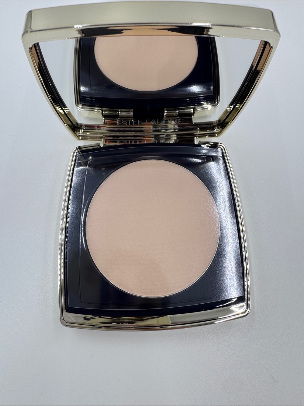 Estée Lauder Double Wear Matte Powder Foundation 1W0 Warm Porcelain - Picture 2 of 5